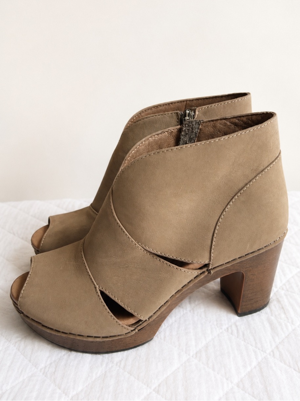 Dansko Balance Taupe Leather Peep Toe Ankle Booties EU 38 Comfort Heel